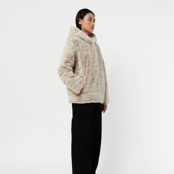 NWT Vegan Fur jacket - Picture 2 of 16